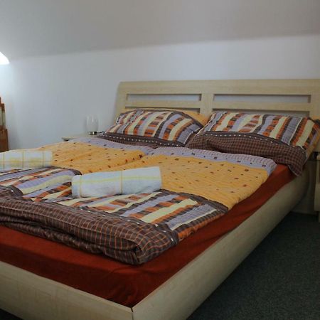 Apartman V Podskali Hluboka nad Vltavou Bagian luar foto